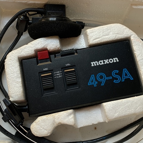 Compact FM Two-Way Radio.  Maxon hands free communicator New In Box Model 49-SA - Picture 5 of 5